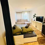 Workation, Centre, 4-5 Persons 3-4 Nights Offer, Nature Park Metro 1min , 15 Min Palac Kultury, Balcony, Quiet, Easy Parking Chroniony * Warsaw