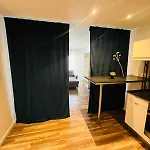 Workation, Centre, 4-5 Persons 3-4 Nights Offer, Nature Park Metro 1min , 15 Min Palac Kultury, Balcony, Quiet, Easy Parking Chroniony Apartment *