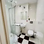 Workation, Centre, 4-5 Persons 3-4 Nights Offer, Nature Park Metro 1min , 15 Min Palac Kultury, Balcony, Quiet, Easy Parking Chroniony * Warsaw