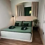 Workation, Centre, 4-5 Persons 3-4 Nights Offer, Nature Park Metro 1min , 15 Min Palac Kultury, Balcony, Quiet, Easy Parking Chroniony