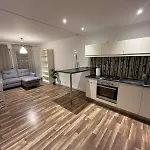 Workation, Centre, 4-5 Persons 3-4 Nights Offer, Nature Park Metro 1min , 15 Min Palac Kultury, Balcony, Quiet, Easy Parking Chroniony Warsaw