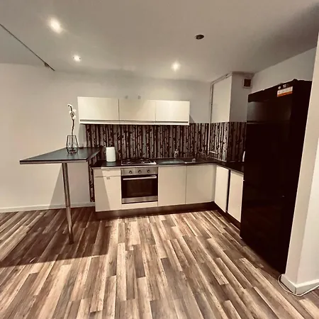 Workation, Centre, 4-5 Persons 3-4 Nights Offer, Nature Park Metro 1min , 15 Min Palac Kultury, Balcony, Quiet, Easy Parking Chroniony