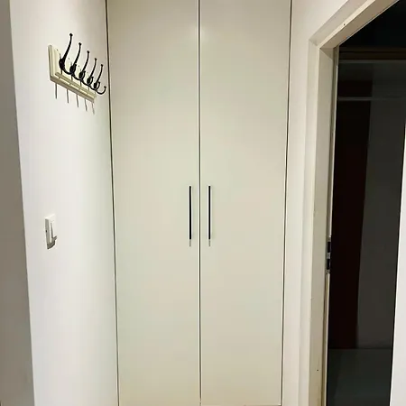 Workation, Centre, 4-5 Persons 3-4 Nights Offer, Nature Park Metro 1min , 15 Min Palac Kultury, Balcony, Quiet, Easy Parking Chroniony * Warschau