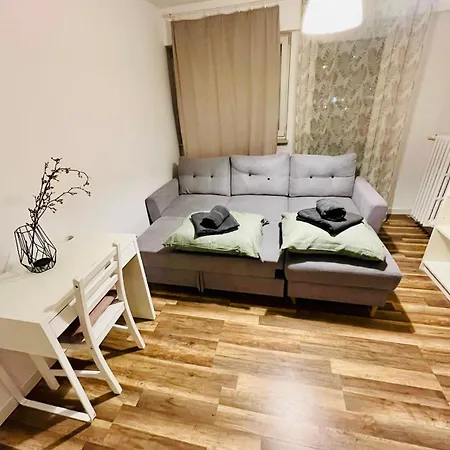 Lägenhet Workation, Centre, 4-5 Persons 3-4 Nights Offer, Nature Park Metro 1min , 15 Min Palac Kultury, Balcony, Quiet, Easy Parking Chroniony