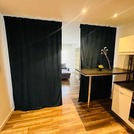 Workation, Centre, 4-5 Persons 3-4 Nights Offer, Nature Park Metro 1min , 15 Min Palac Kultury, Balcony, Quiet, Easy Parking Chroniony Lägenhet *