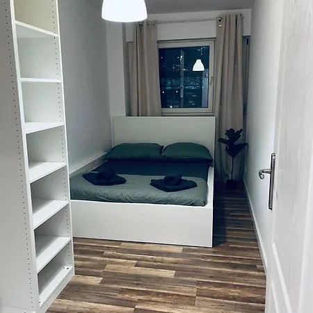 Workation, Centre, 4-5 Persons 3-4 Nights Offer, Nature Park Metro 1min , 15 Min Palac Kultury, Balcony, Quiet, Easy Parking Chroniony Warszawa