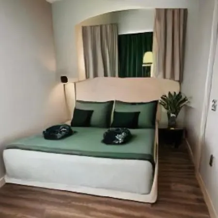 Workation, Centre, 4-5 Persons 3-4 Nights Offer, Nature Park Metro 1min , 15 Min Palac Kultury, Balcony, Quiet, Easy Parking Chroniony