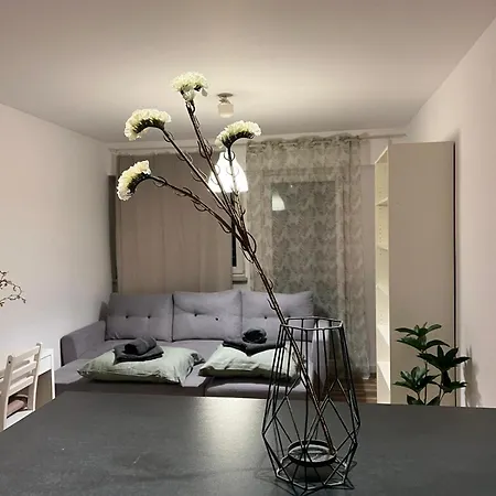 Workation, Centre, 4-5 Persons 3-4 Nights Offer, Nature Park Metro 1min , 15 Min Palac Kultury, Balcony, Quiet, Easy Parking Chroniony *