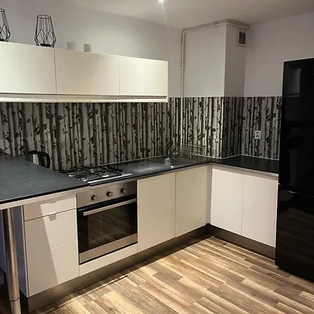 Workation, Centre, 4-5 Persons 3-4 Nights Offer, Nature Park Metro 1min , 15 Min Palac Kultury, Balcony, Quiet, Easy Parking Chroniony Apartament Warszawa