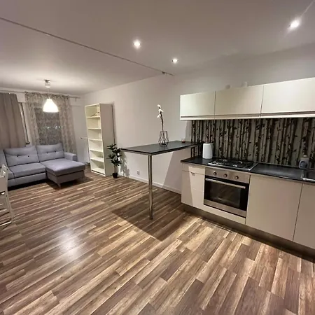 Workation, Centre, 4-5 Persons 3-4 Nights Offer, Nature Park Metro 1min , 15 Min Palac Kultury, Balcony, Quiet, Easy Parking Chroniony Warszawa