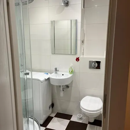 Workation, Centre, 4-5 Persons 3-4 Nights Offer, Nature Park Metro 1min , 15 Min Palac Kultury, Balcony, Quiet, Easy Parking Chroniony Appartement *