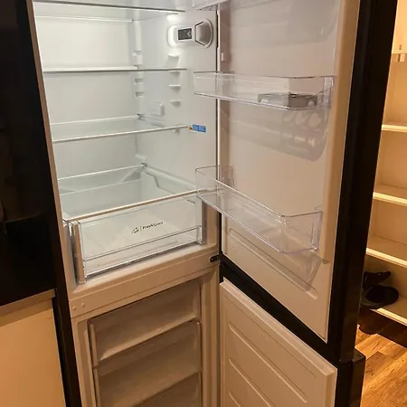 Workation, Centre, 4-5 Persons 3-4 Nights Offer, Nature Park Metro 1min , 15 Min Palac Kultury, Balcony, Quiet, Easy Parking Chroniony