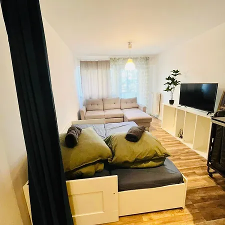 Workation, Centre, 4-5 Persons 3-4 Nights Offer, Nature Park Metro 1min , 15 Min Palac Kultury, Balcony, Quiet, Easy Parking Chroniony * Warsaw